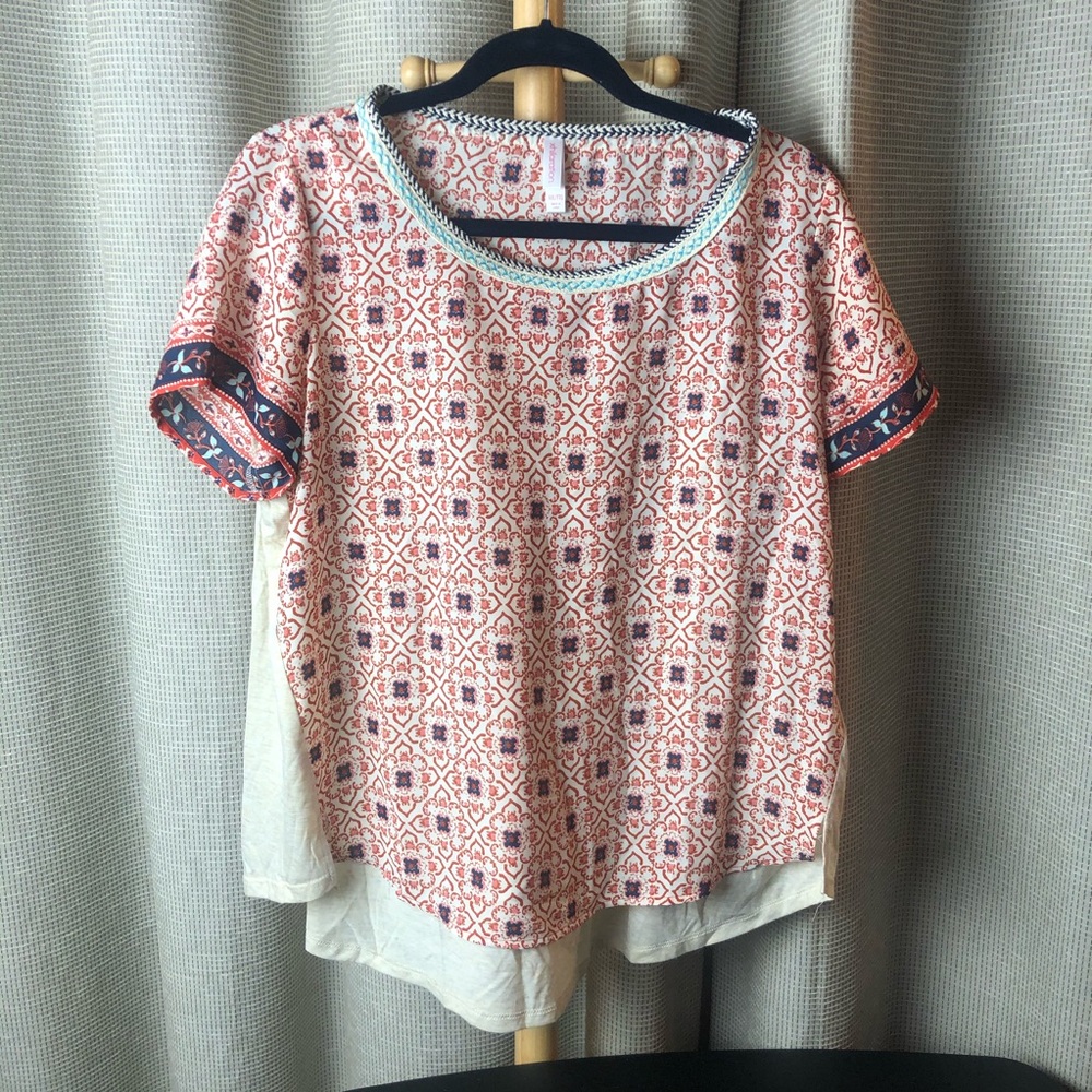 Women's Xhilaration Patterned Top with Red and Cream Accents